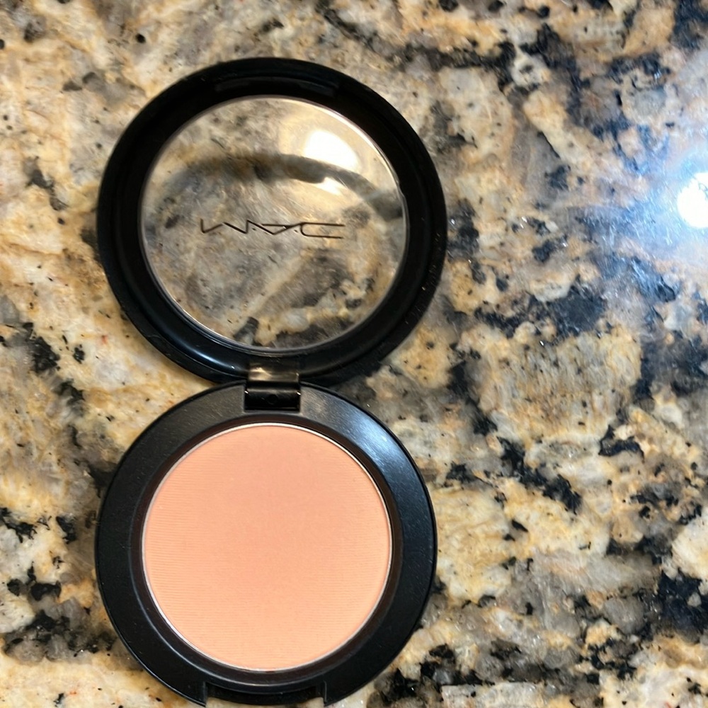 MAC immortal flower Blush - beautiful peach - discontinued - no box